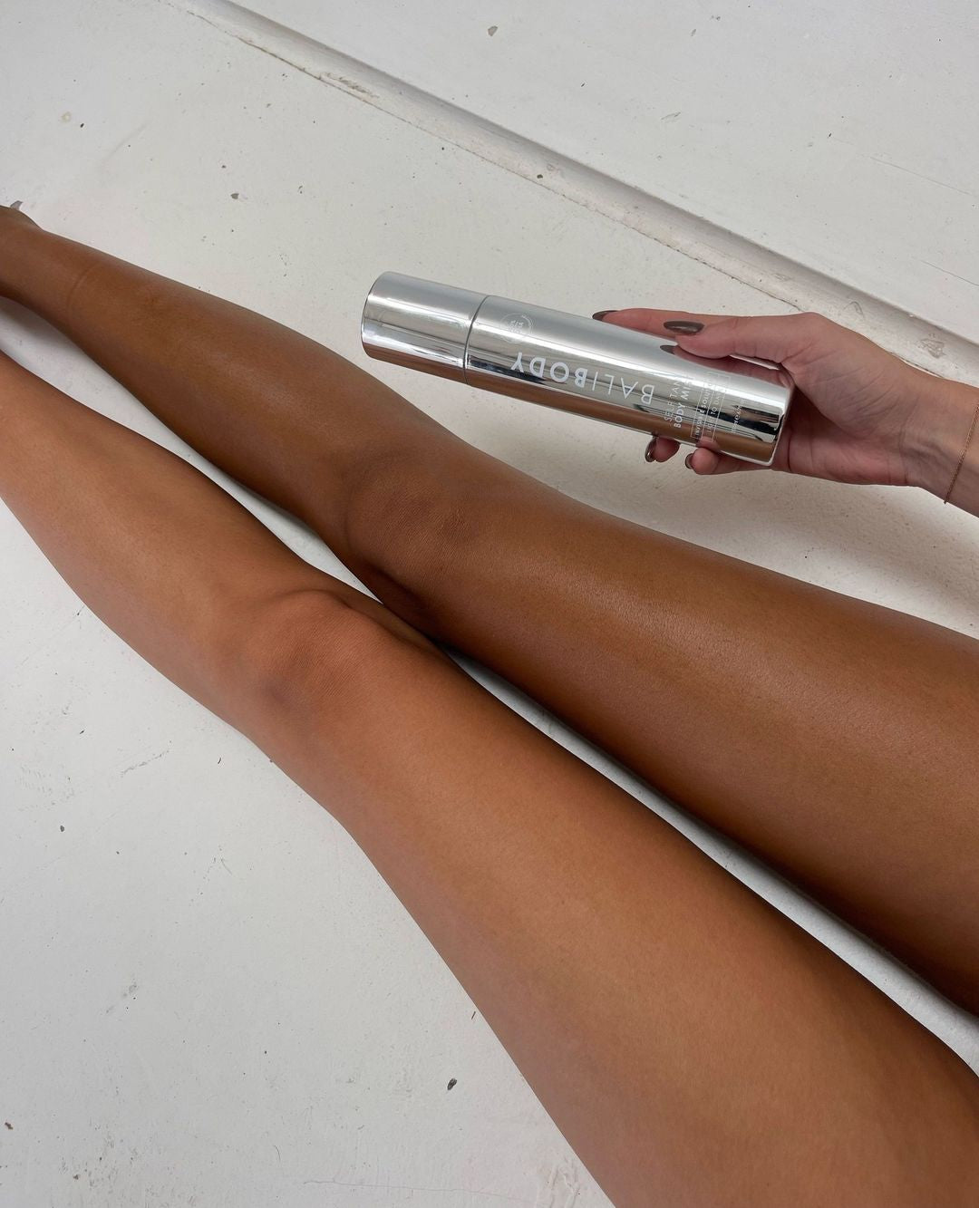 Logra resultados de autobronceado perfecto en 6 horas. Sin manchas, color bronceado natural.