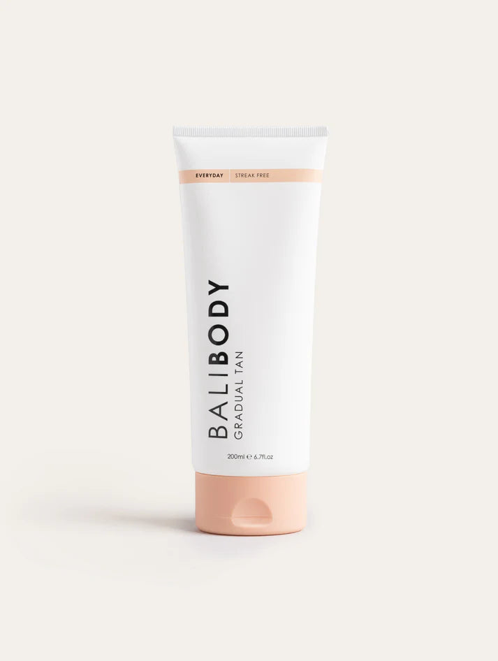 Crema bronceadora gradual. Logra un autobronceado super natural en 6 horas. Autobronceado construible según gustos personales.